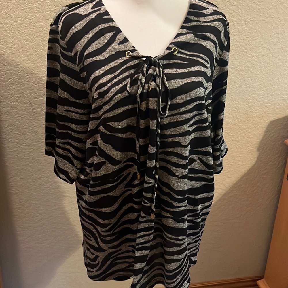 Women’s zebra print short sleeve tunic sweater